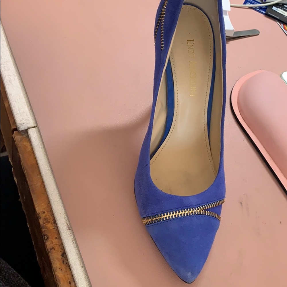 Beautiful blue suede pumps with zipper affect